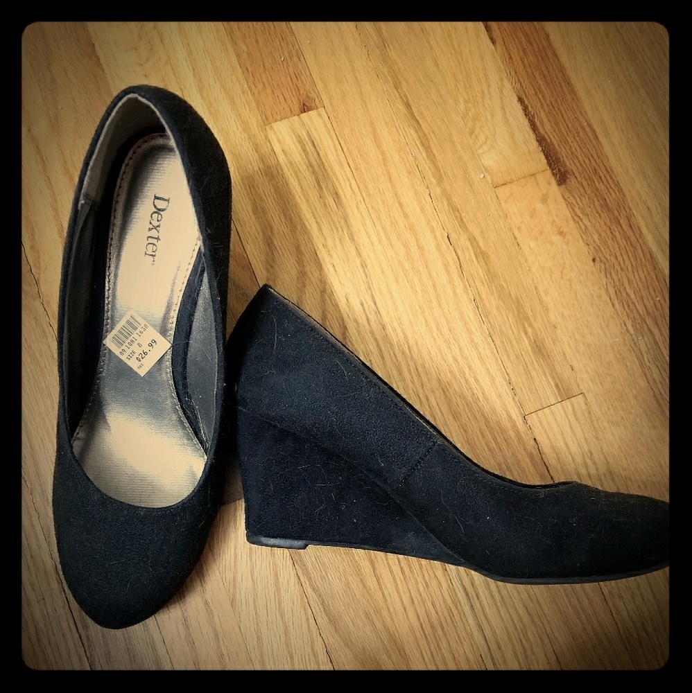Black wedges